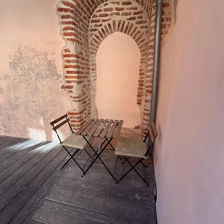 Le Chateau De Roi, 1 Dans Le Vieux Cahors